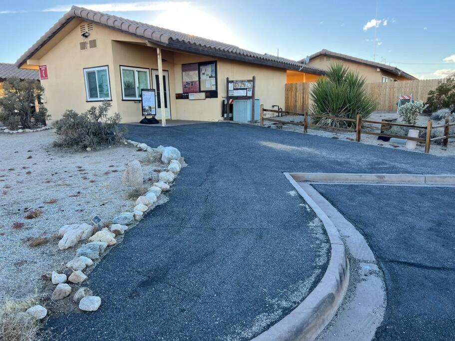 דירות טוונטיניין פאלמס Joshua Tree National Park - Cozy Palms Getaway מראה חיצוני תמונה